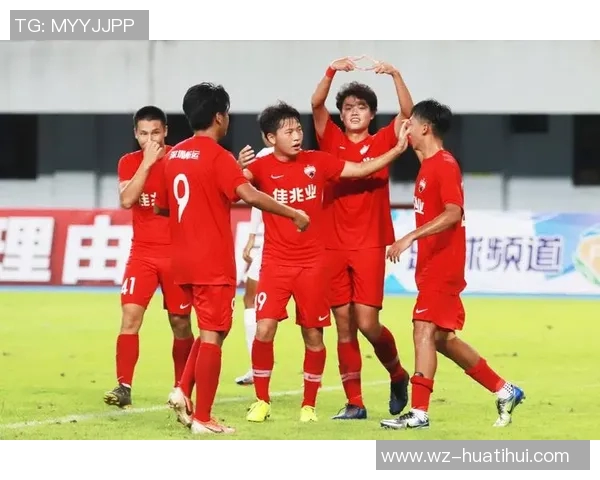 实时新闻深圳足球队选拔赛表现分析经验与战术的结合与提升